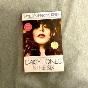 Daisy Jones and the Six - Taylor Jenkins Reid - Book